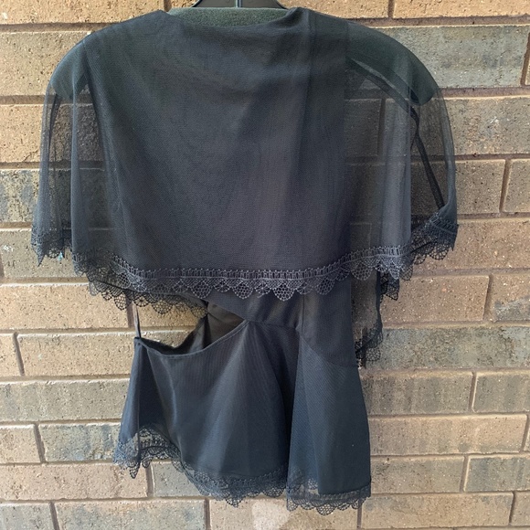 NWOT BCBG Maxazaria Cut Out Lace V Neck Top, Size 2 - Picture 3 of 14